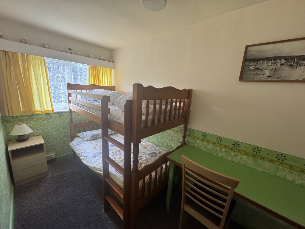 Lot: 153 - MID-TERRACE PROPERTY WITH STUNNING SEA VIEWS IN A POPULAR LOCATION - Bedroom three